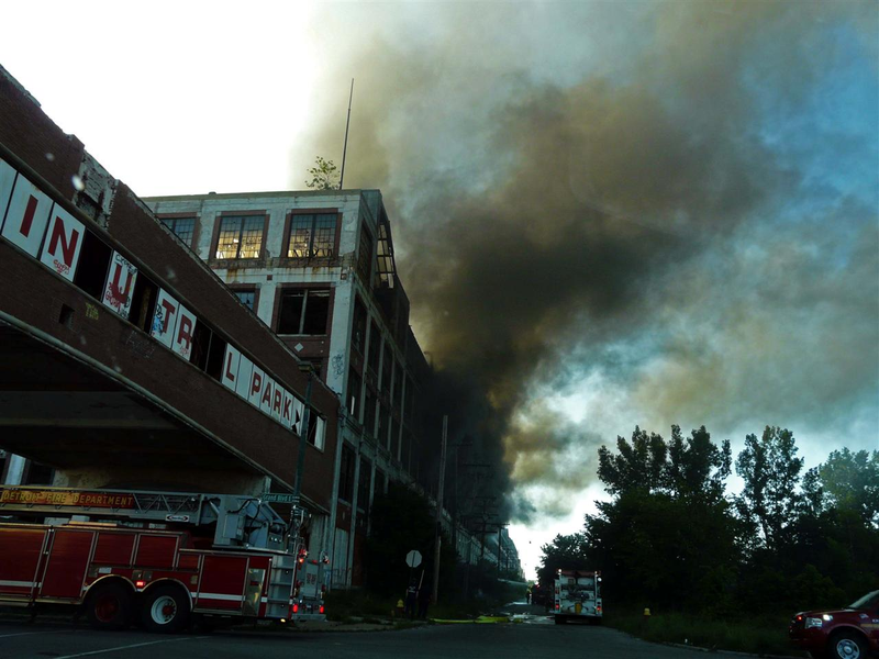Illustration for article titled Abandoned Detroit Packard Auto Plant Catches Fire